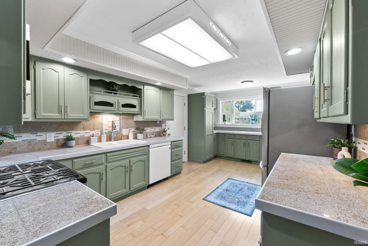 Listing Image 19