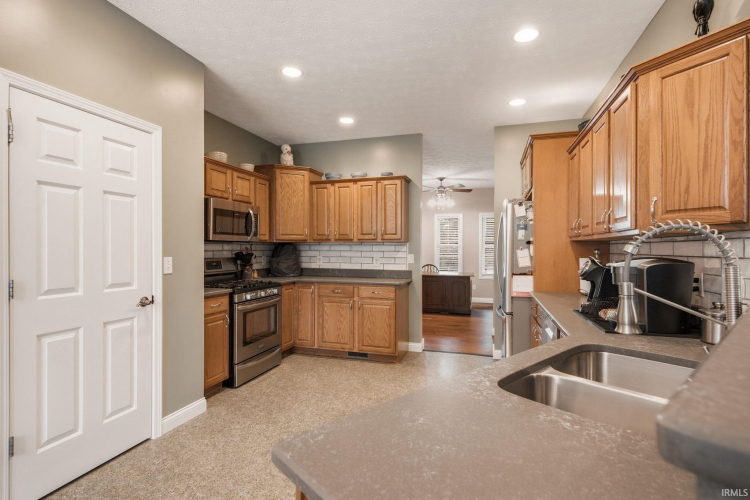 Listing Image 15