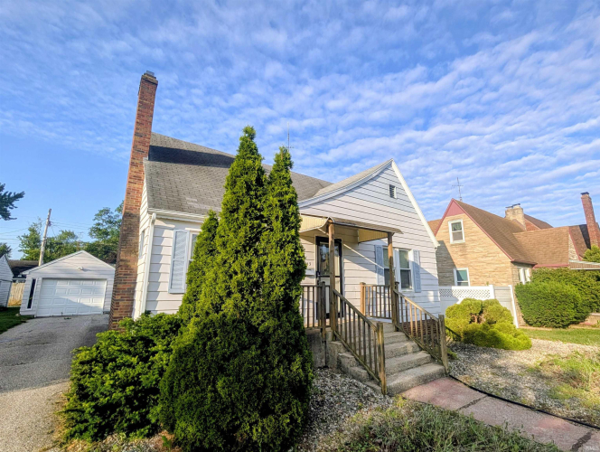Listing Image 4