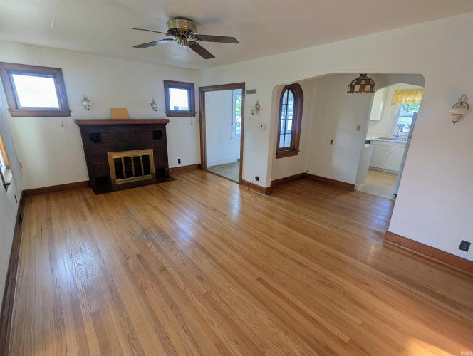Listing Image 6