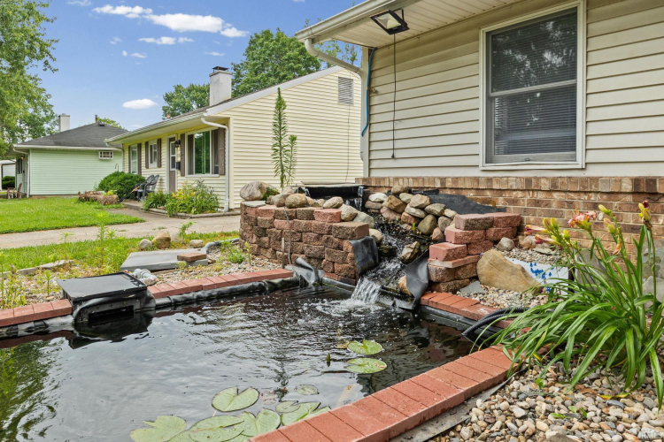 Listing Image 5