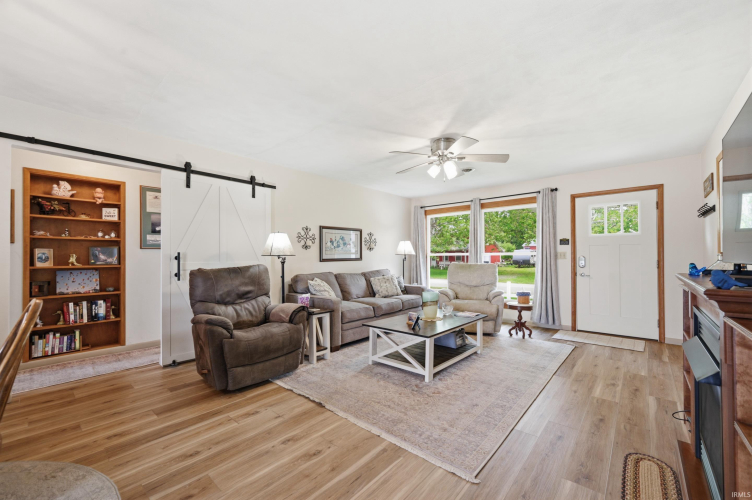 Listing Image 8