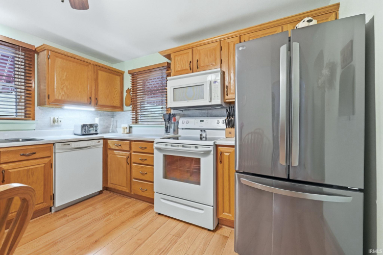 Listing Image 11