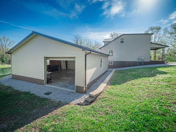 Listing Image 4
