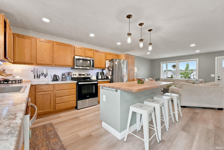 Listing Image 10