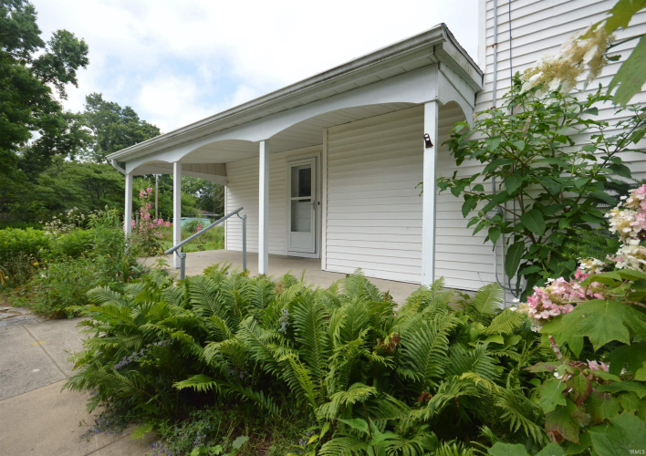Listing Image 4