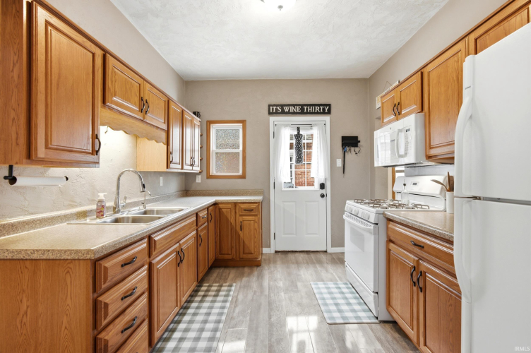 Listing Image 14