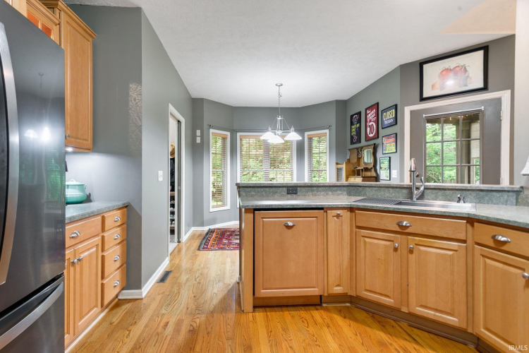 Listing Image 19