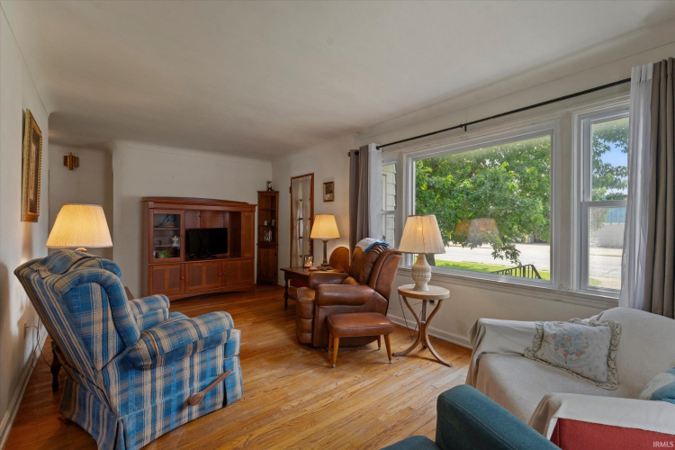 Listing Image 11