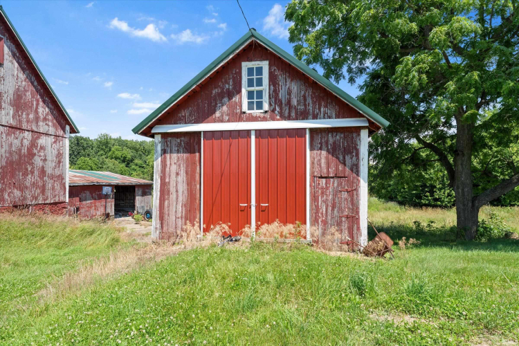 Listing Image 4