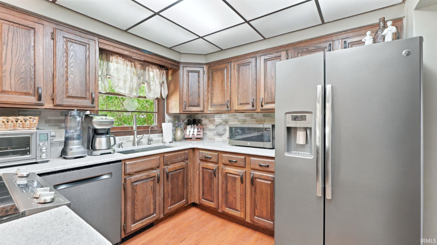 Listing Image 11