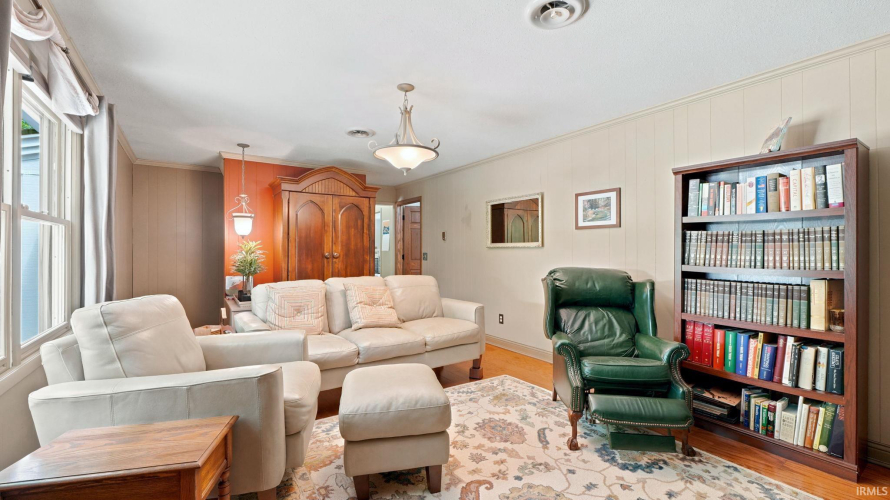 Listing Image 12