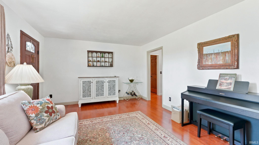 Listing Image 17