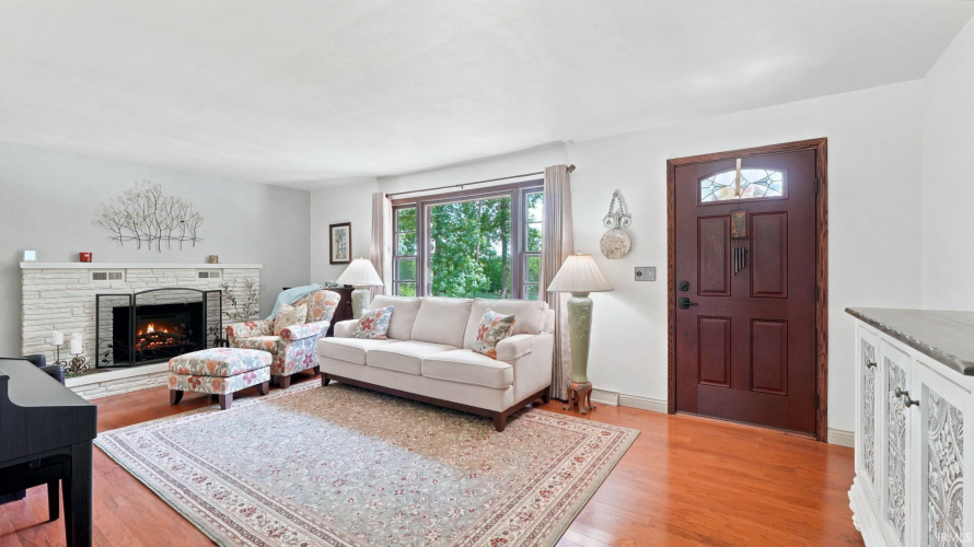 Listing Image 8