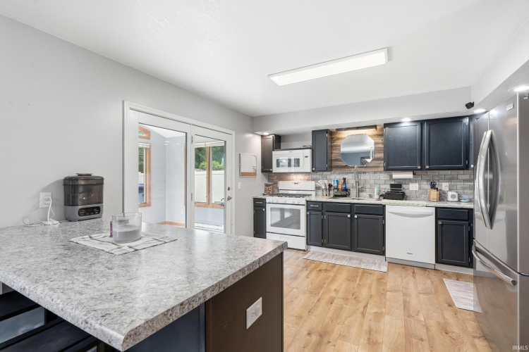 Listing Image 10