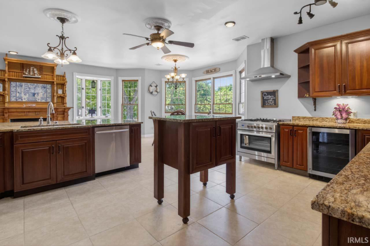 Listing Image 15
