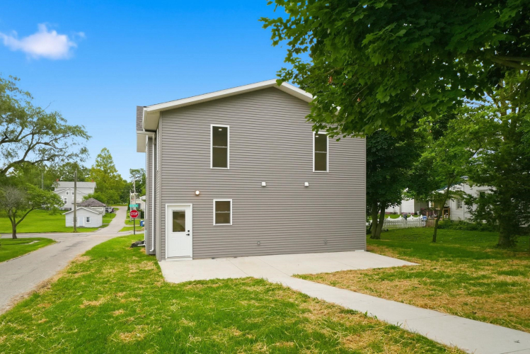 Listing Image 44