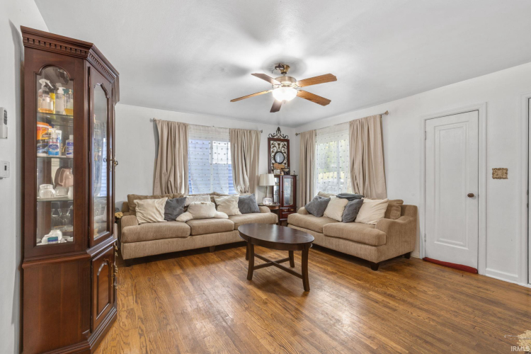 Listing Image 7