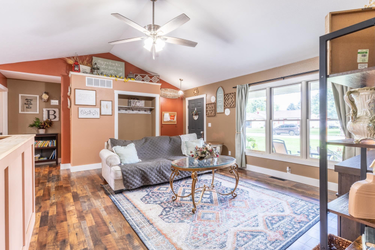 Listing Image 19