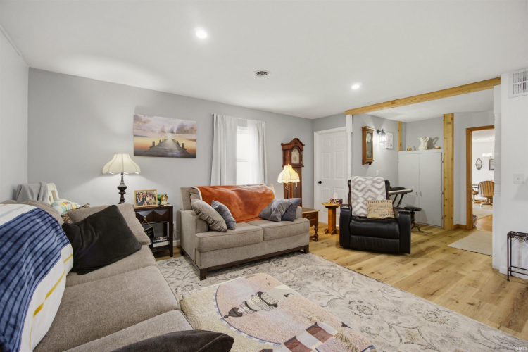 Listing Image 12