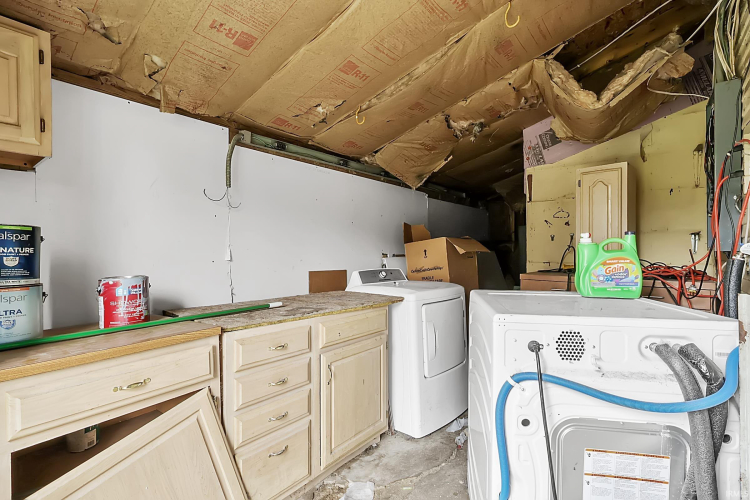 Listing Image 17