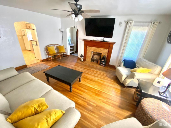Listing Image 7