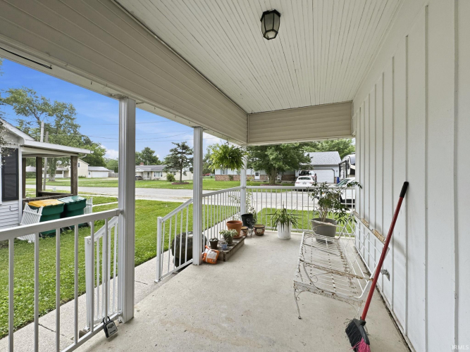 Listing Image 4