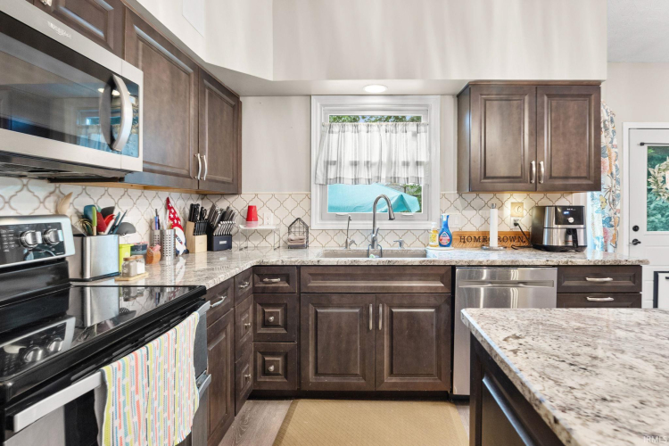 Listing Image 16