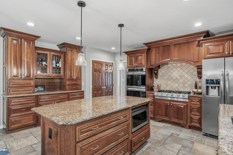Listing Image 19