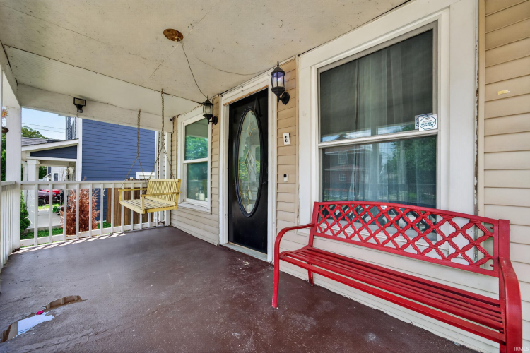 Listing Image 4
