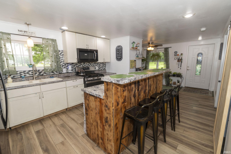 Listing Image 12