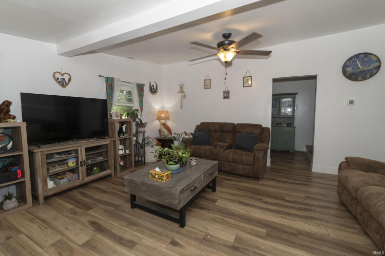 Listing Image 6