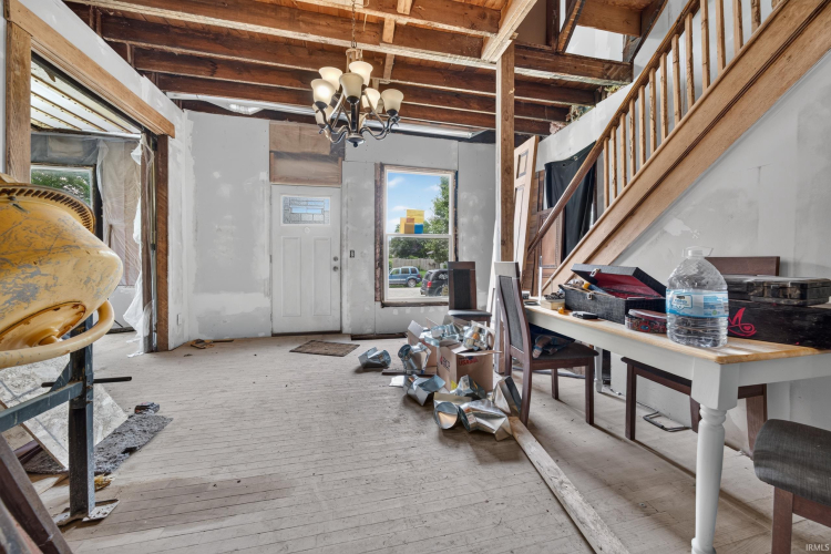 Listing Image 4