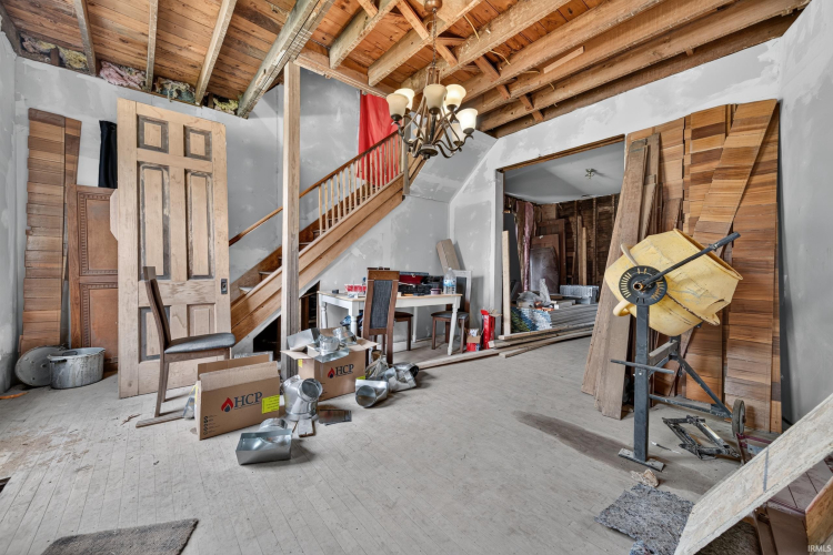 Listing Image 5