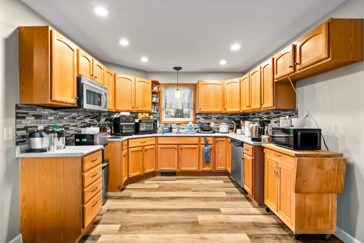 Listing Image 6