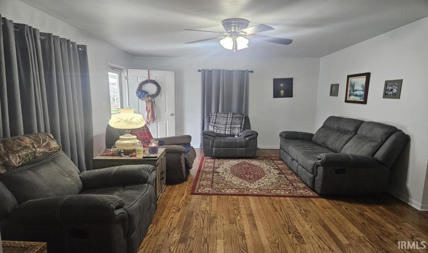 Listing Image 4