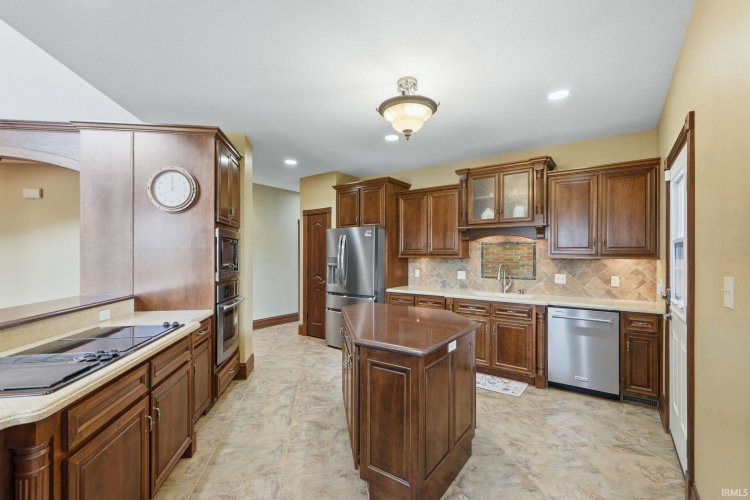 Listing Image 4