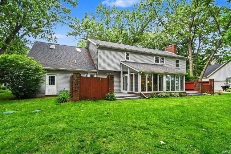 Listing Image 4