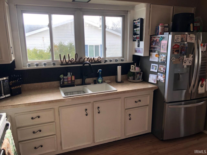 Listing Image 8