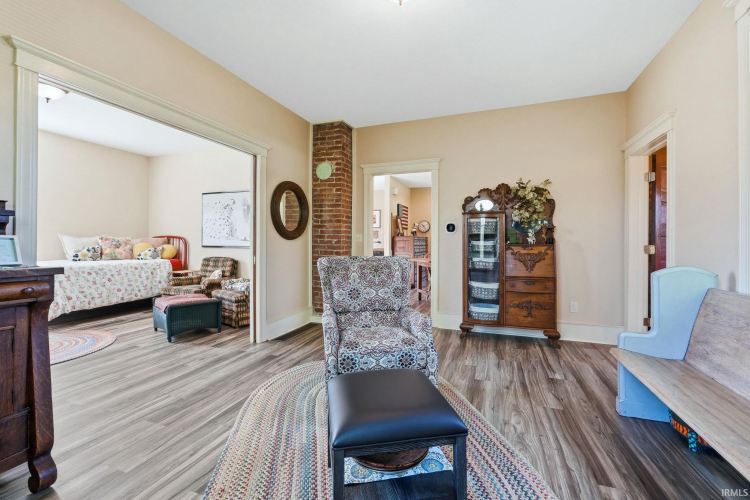 Listing Image 12