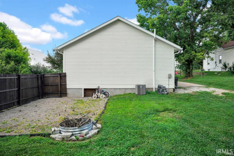 Listing Image 18