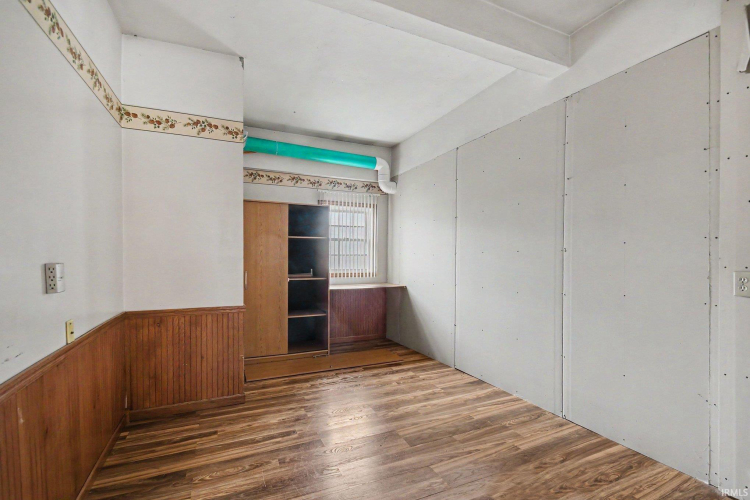 Listing Image 18