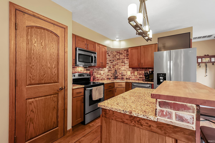 Listing Image 14