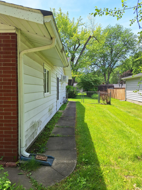 Listing Image 5