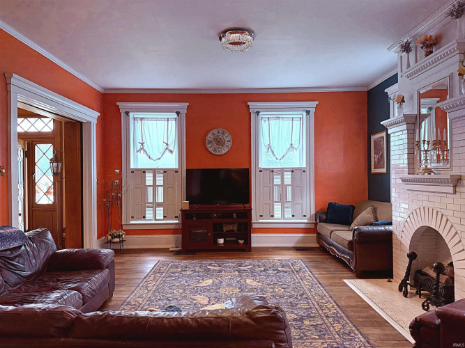 Listing Image 6