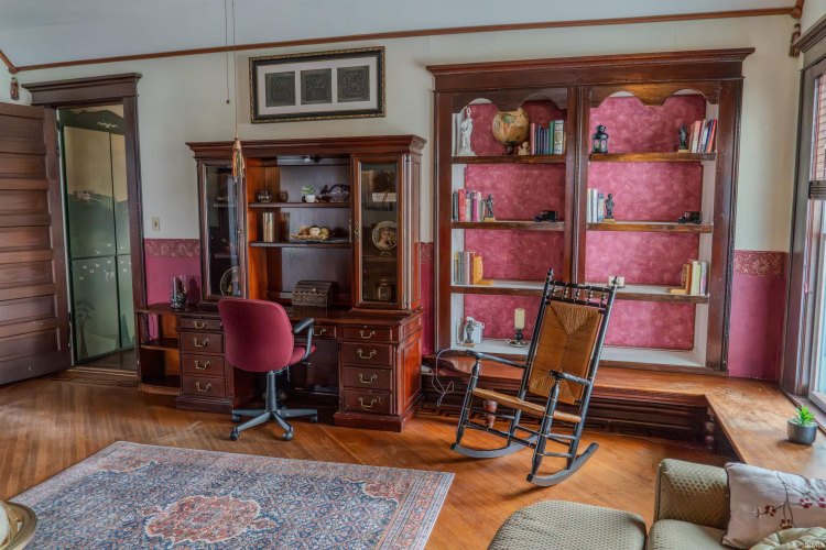 Listing Image 10
