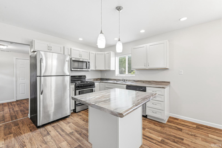 Listing Image 11