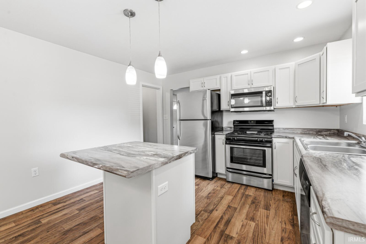 Listing Image 10