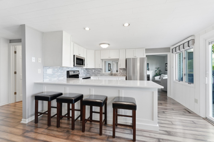 Listing Image 12