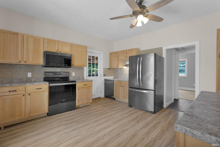 Listing Image 4